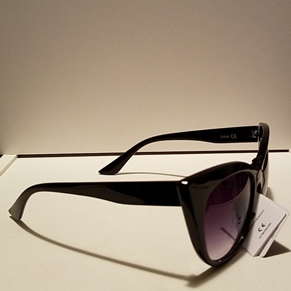 Designer Cat😺Eye Sunglasses - Picture 2 of 5